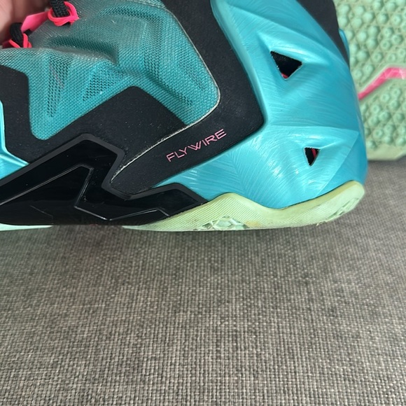 Lebron 11 south Beach Nikes size 11.5 - Picture 4 of 6